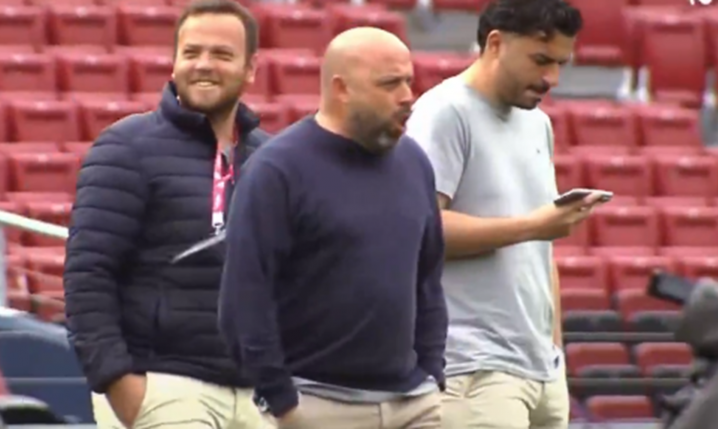 REAKCJA trenera Espanyolu na wejście na murawę Camp Nou... [VIDEO]